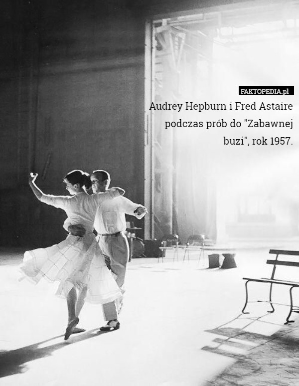 Audrey Hepburn i Fred Astaire
 podczas prób do "Zabawnej
 buzi", rok 1957. 