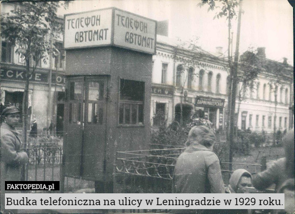 Budka telefoniczna na ulicy w Leningradzie w 1929 roku. 