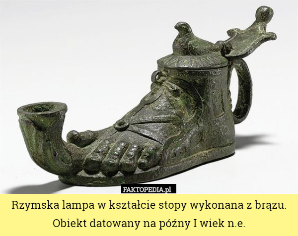 Rzymska lampa w kształcie stopy wykonana z brązu. Obiekt datowany na późny I wiek n.e. 