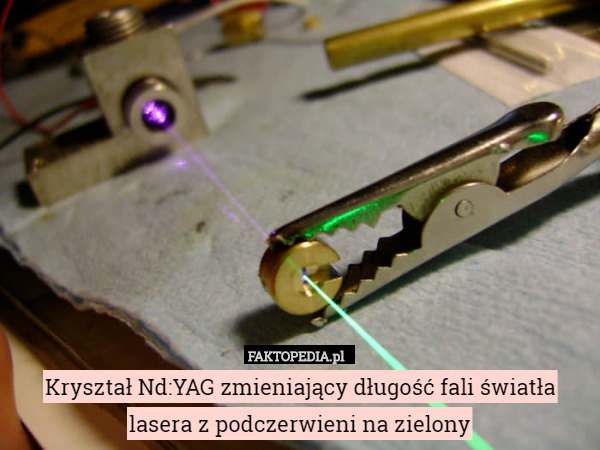 Kryształ Nd:YAG zmieniający długość fali światła lasera z podczerwieni na zielony 