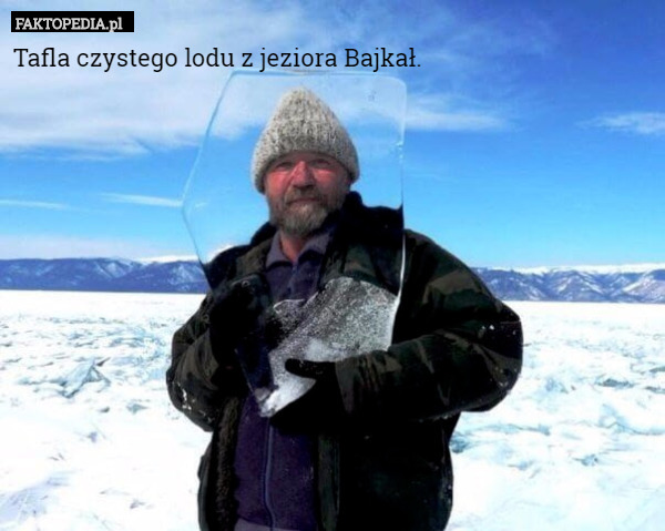 Tafla czystego lodu z jeziora Bajkał. 