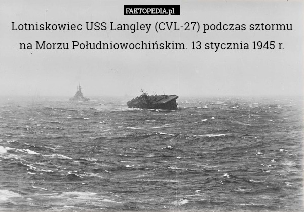 Lotniskowiec USS Langley (CVL-27) podczas sztormu na Morzu Południowochińskim. 13 stycznia 1945 r. 