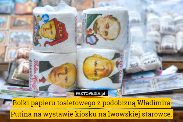 Rolki papieru toaletowego z podobizną Władimira Putina na wystawie kiosku na lwowskiej starówce. 