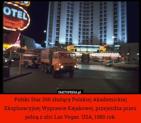Polski Star 266 służący Polskiej Akademickiej Eksploracyjnej Wyprawie Kajakowej, przejeżdża przez jedną z ulic Las Vegas. USA, 1980 rok. 