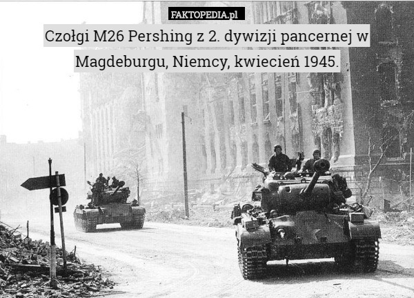 Czołgi M26 Pershing z 2. dywizji pancernej w Magdeburgu, Niemcy, kwiecień 1945. 