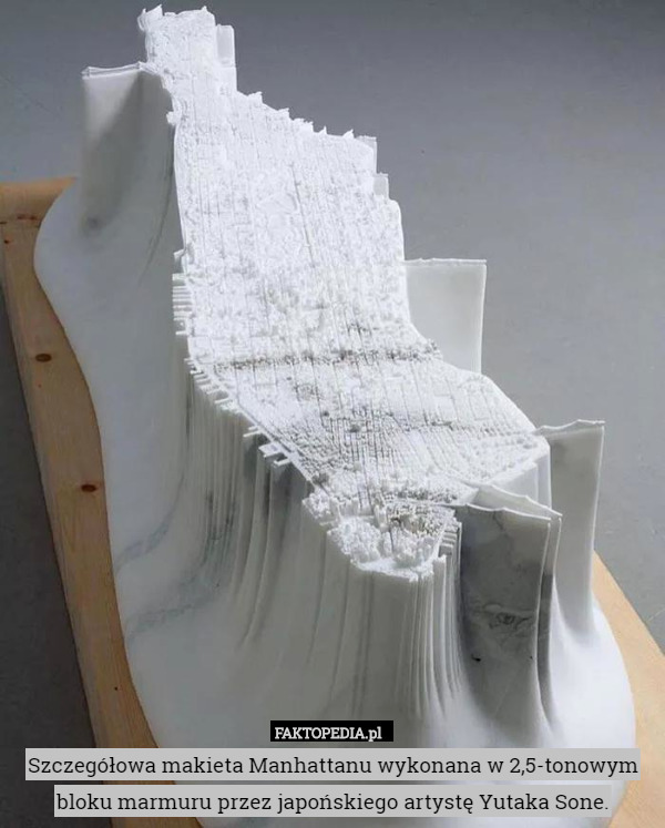 Szczegółowa makieta Manhattanu wykonana w 2,5-tonowym bloku marmuru przez japońskiego artystę Yutaka Sone. 