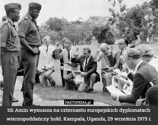 Idi Amin wymusza na czternastu europejskich dyplomatach wiernopoddańczy hołd. Kampala, Uganda, 29 września 1975 r. 