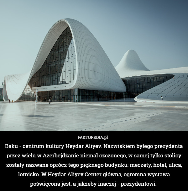 Baku - centrum kultury Heydar Aliyev. Nazwiskiem byłego prezydenta przez wielu w Azerbejdżanie niemal czczonego, w samej tylko stolicy zostały nazwane oprócz tego pięknego budynku: meczety, hotel, ulica, lotnisko. W Heydar Aliyev Center główna, ogromna wystawa poświęcona jest, a jakżeby inaczej - prezydentowi. 