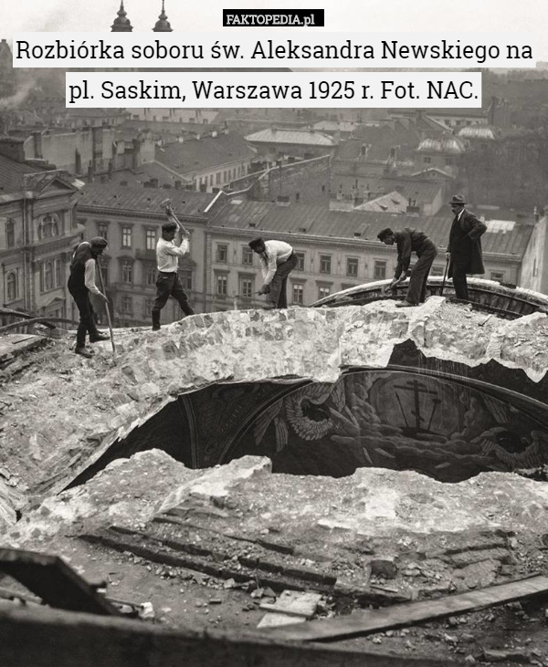 Rozbiórka soboru św. Aleksandra Newskiego na pl. Saskim, Warszawa 1925 r. Fot. NAC. 