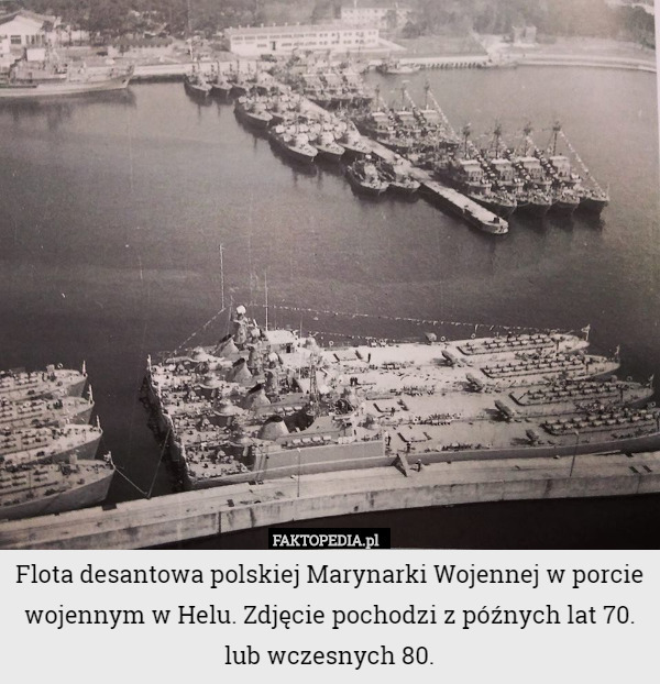 Flota desantowa polskiej Marynarki Wojennej w porcie wojennym w Helu. Zdjęcie pochodzi z późnych lat 70. lub wczesnych 80. 