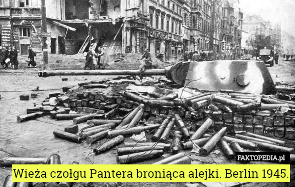 Wieża czołgu Pantera broniąca alejki. Berlin 1945. 