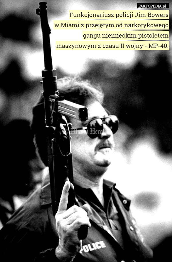 Funkcjonariusz policji Jim Bowers
 w Miami z przejętym od narkotykowego
 gangu niemieckim pistoletem
 maszynowym z czasu II wojny - MP-40. 
