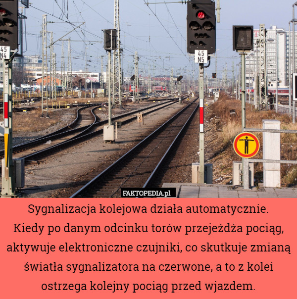 Sygnalizacja kolejowa działa automatycznie.
 Kiedy po danym odcinku torów przejeżdża pociąg, aktywuje elektroniczne czujniki, co skutkuje zmianą światła sygnalizatora na czerwone, a to z kolei ostrzega kolejny pociąg przed wjazdem. 