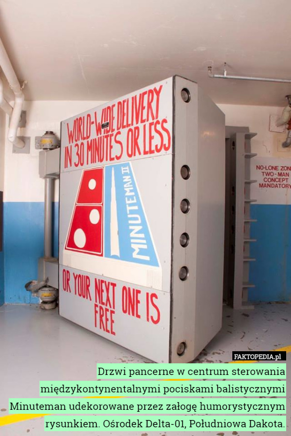 Drzwi pancerne w centrum sterowania międzykontynentalnymi pociskami balistycznymi Minuteman udekorowane przez załogę humorystycznym rysunkiem. Ośrodek Delta-01, Południowa Dakota. 