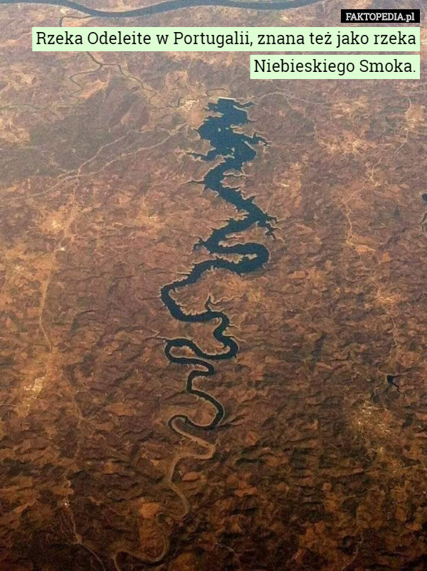 Rzeka Odeleite w Portugalii, znana też jako rzeka Niebieskiego Smoka. 