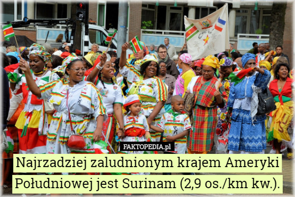 Najrzadziej zaludnionym krajem Ameryki Południowej jest Surinam (2,9 os./km kw.). 