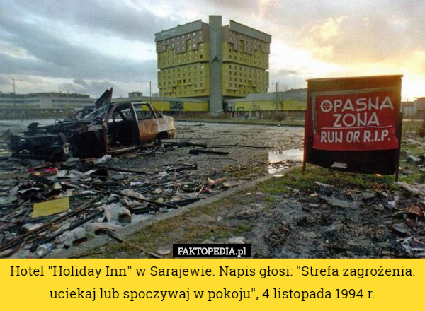 Hotel "Holiday Inn" w Sarajewie. Napis głosi: "Strefa zagrożenia: uciekaj lub spoczywaj w pokoju", 4 listopada 1994 r. 