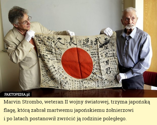 Marvin Strombo, weteran II wojny światowej, trzyma japońską flagę, którą zabrał martwemu japońskiemu żołnierzowi
 i po latach postanowił zwrócić ją rodzinie poległego. 