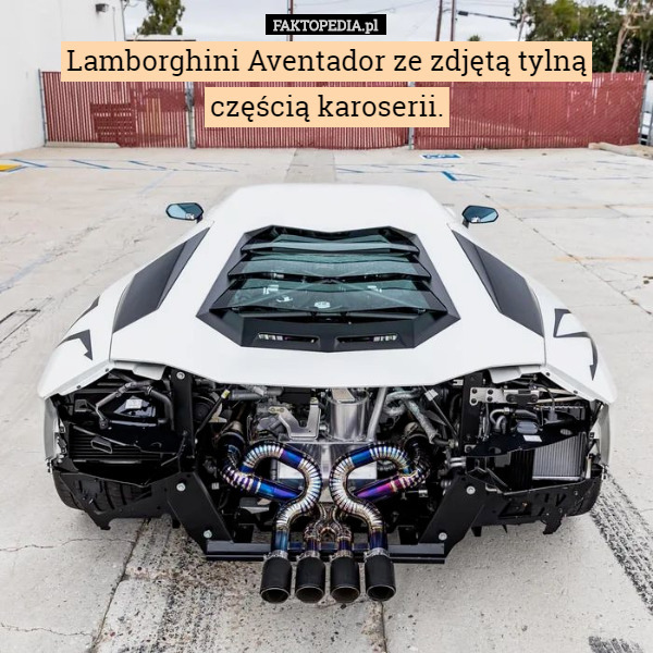 Lamborghini Aventador ze zdjętą tylną częścią karoserii. 