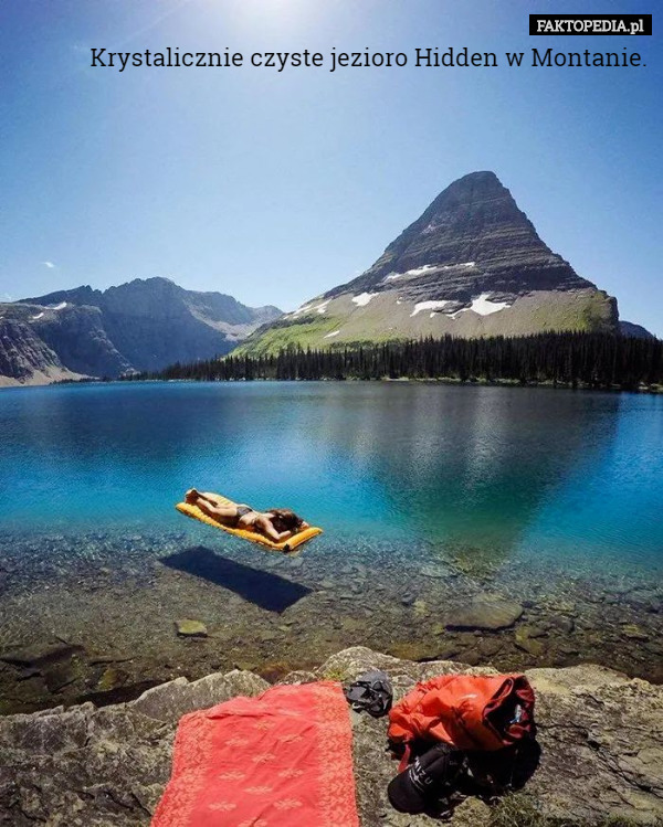 Krystalicznie czyste jezioro Hidden w Montanie. 