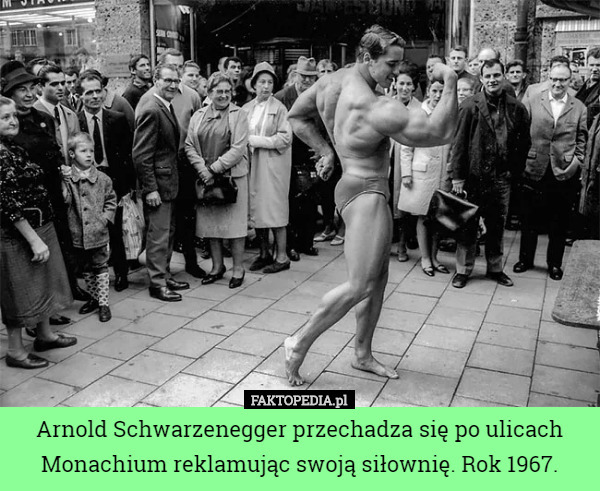 Arnold Schwarzenegger przechadza się po ulicach Monachium reklamując swoją siłownię. Rok 1967. 