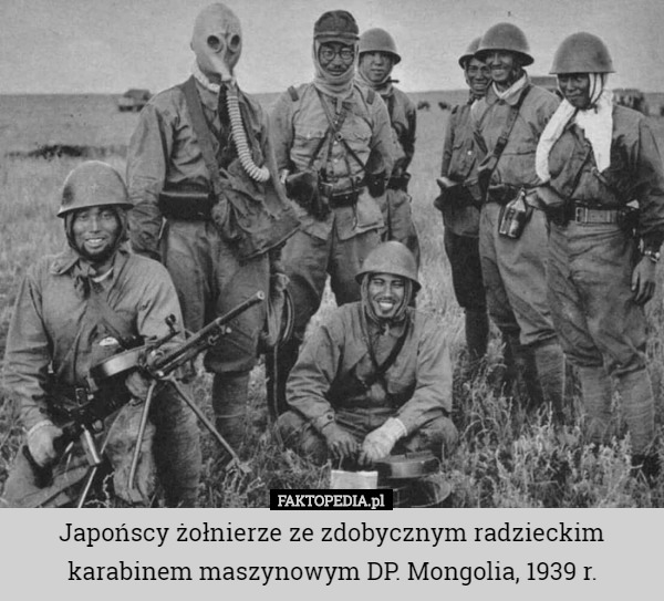 Japońscy żołnierze ze zdobycznym radzieckim karabinem maszynowym DP. Mongolia, 1939 r. 