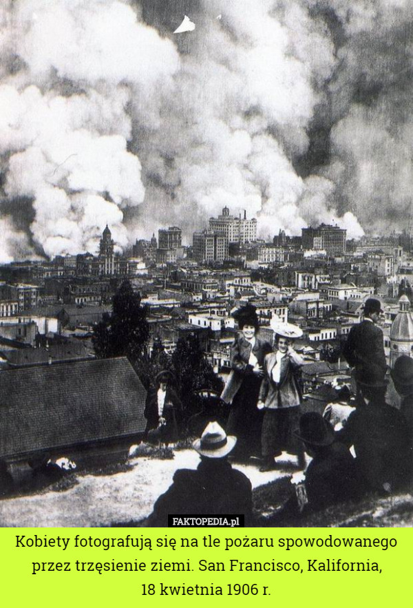 Kobiety fotografują się na tle pożaru spowodowanego przez trzęsienie ziemi. San Francisco, Kalifornia,
 18 kwietnia 1906 r. 