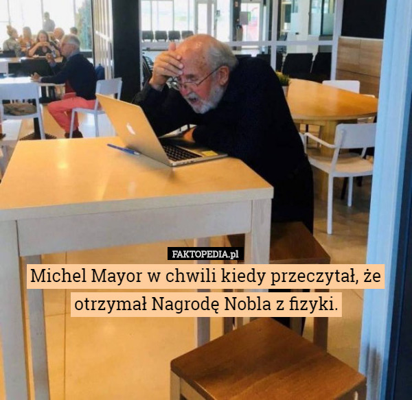Michel Mayor w chwili kiedy przeczytał, że otrzymał Nagrodę Nobla z fizyki. 