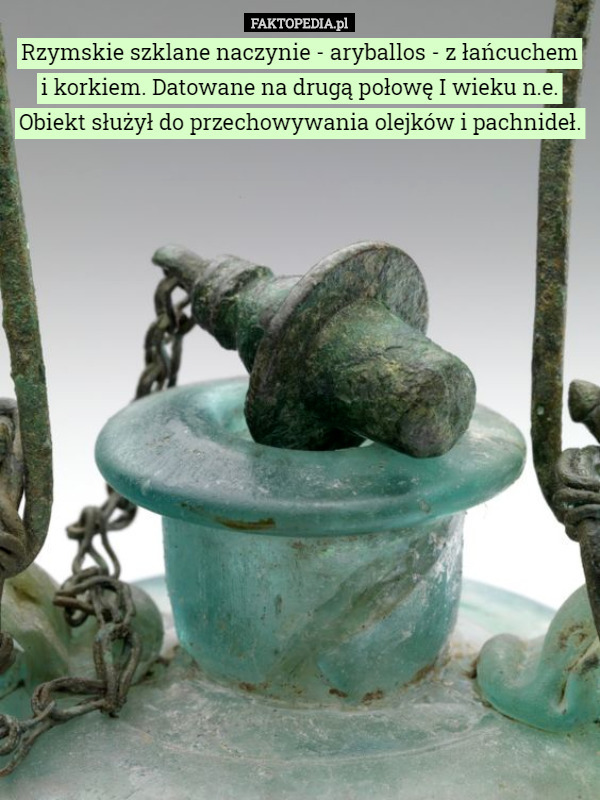 Rzymskie szklane naczynie - aryballos - z łańcuchem
 i korkiem. Datowane na drugą połowę I wieku n.e. Obiekt służył do przechowywania olejków i pachnideł. 