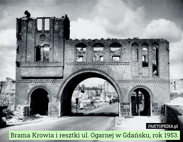 Brama Krowia i resztki ul. Ogarnej w Gdańsku, rok 1953. 