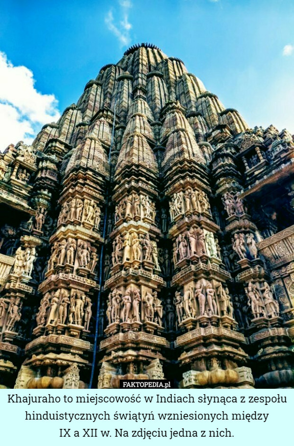 Khajuraho to miejscowość w Indiach słynąca z zespołu hinduistycznych świątyń wzniesionych między
 IX a XII w. Na zdjęciu jedna z nich. 