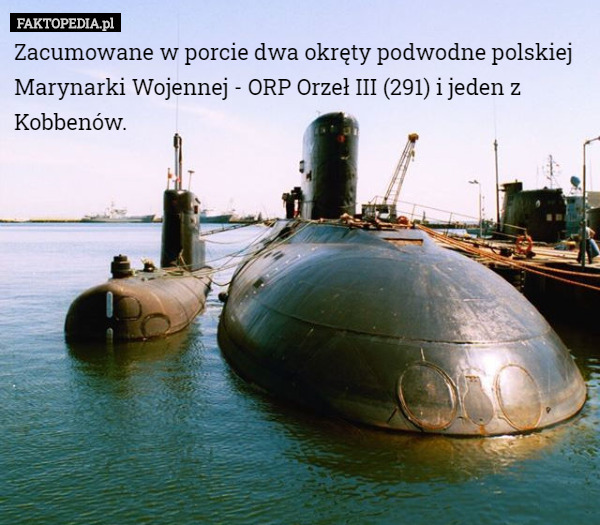 Zacumowane w porcie dwa okręty podwodne polskiej Marynarki Wojennej - ORP Orzeł III (291) i jeden z Kobbenów. 
