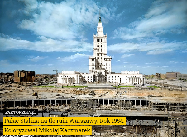 Pałac Stalina na tle ruin Warszawy. Rok 1954.
 Koloryzował Mikołaj Kaczmarek 
