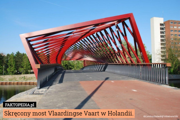 Skręcony most Vlaardingse Vaart w Holandii. 