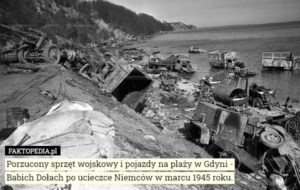 Porzucony sprzęt wojskowy i pojazdy na plaży w Gdyni - Babich Dołach po ucieczce Niemców w marcu 1945 roku. 