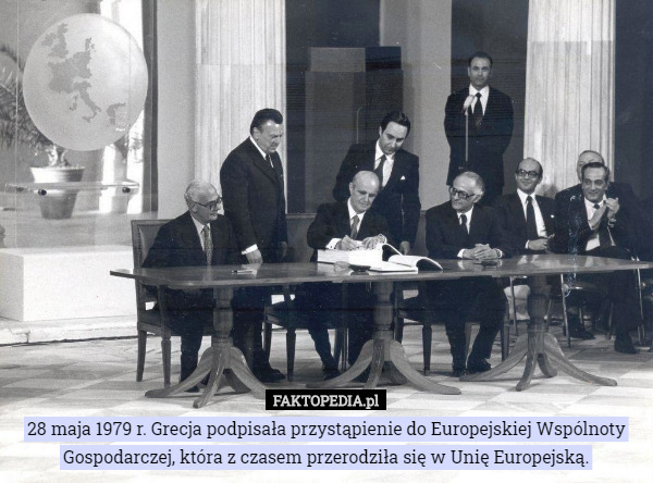 28 maja 1979 r. Grecja podpisała przystąpienie do Europejskiej Wspólnoty Gospodarczej, która z czasem przerodziła się w Unię Europejską. 