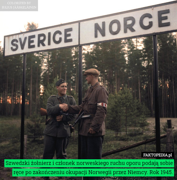 Szwedzki żołnierz i członek norweskiego ruchu oporu podają sobie ręce po zakończeniu okupacji Norwegii przez Niemcy. Rok 1945. 
