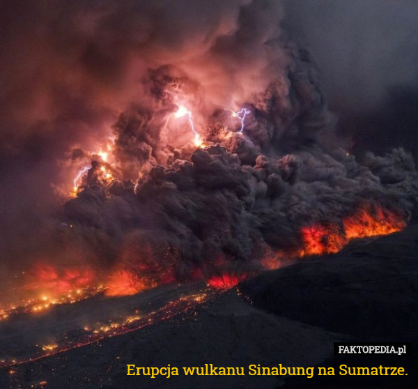 Erupcja wulkanu Sinabung na Sumatrze. 