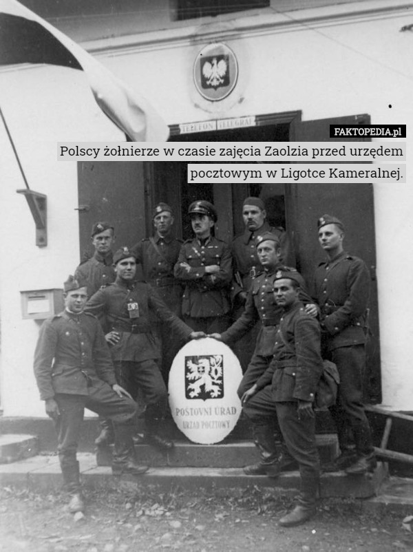 Polscy żołnierze w czasie zajęcia Zaolzia przed urzędem pocztowym w Ligotce Kameralnej. 