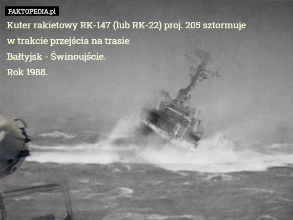 Kuter rakietowy RK-147 (lub RK-22) proj. 205 sztormuje
 w trakcie przejścia na trasie
 Bałtyjsk - Świnoujście.
 Rok 1988. 