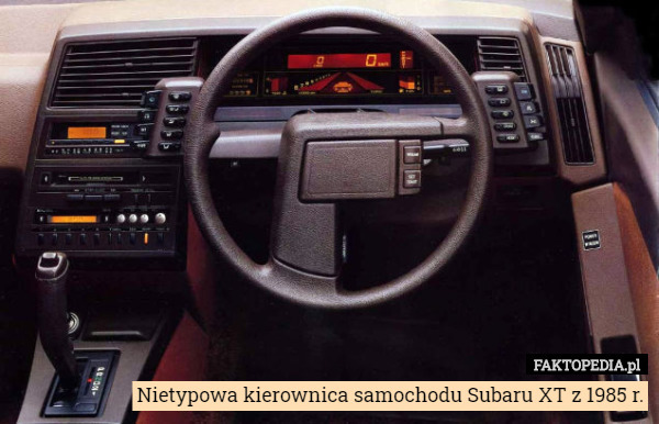 Nietypowa kierownica samochodu Subaru XT z 1985 r. 