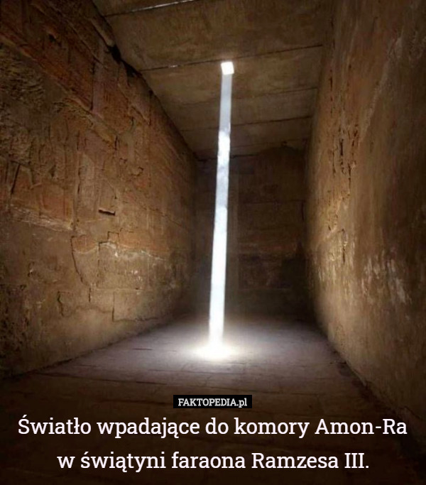 Światło wpadające do komory Amon-Ra w świątyni faraona Ramzesa III. 
