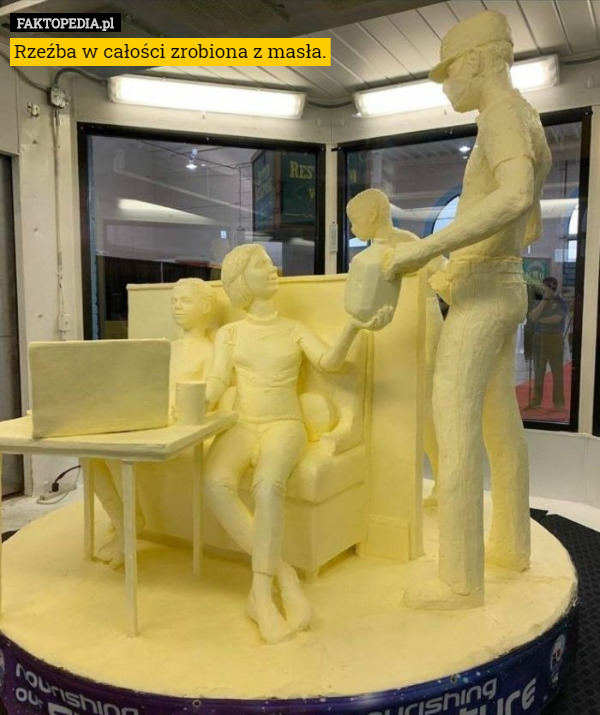 Rzeźba w całości zrobiona z masła. 