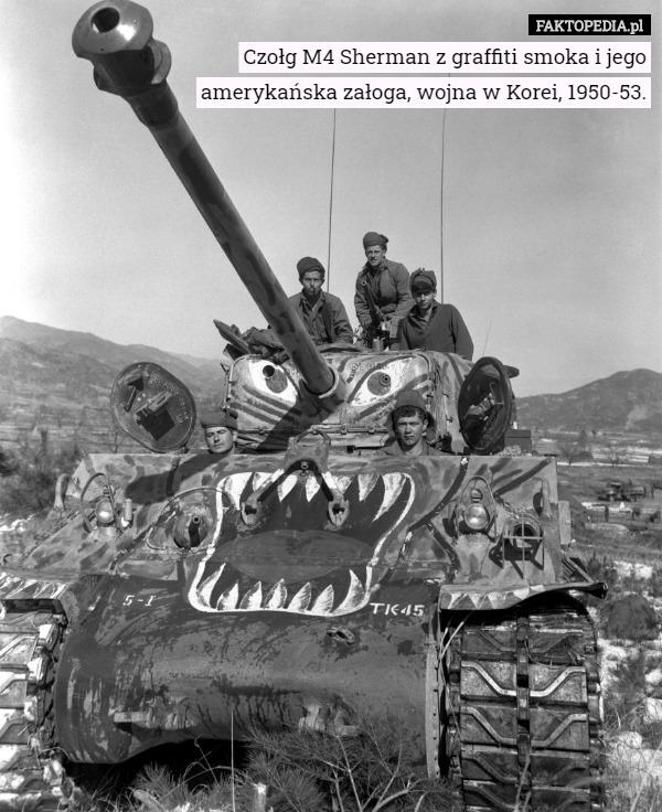 Czołg M4 Sherman z graffiti smoka i jego amerykańska załoga, wojna w Korei, 1950-53. 