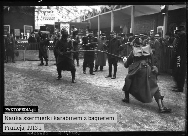 Nauka szermierki karabinem z bagnetem.
 Francja, 1913 r. 