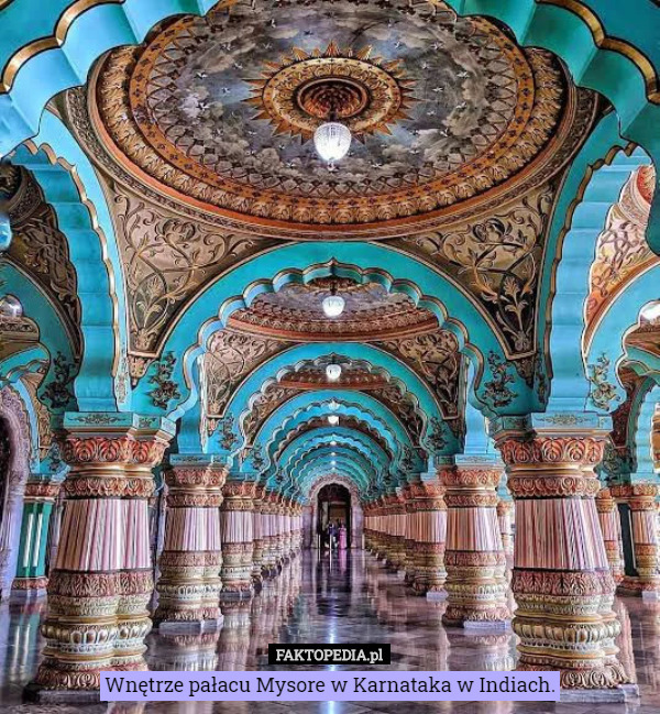 Wnętrze pałacu Mysore w Karnataka w Indiach. 