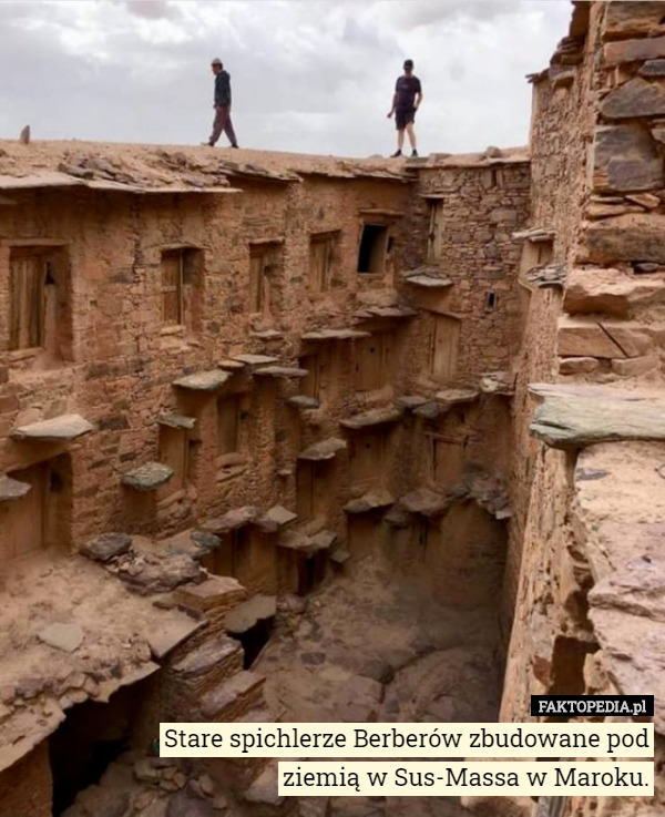 Stare spichlerze Berberów zbudowane pod ziemią w Sus-Massa w Maroku. 