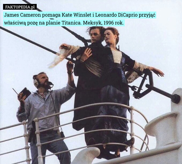 James Cameron pomaga Kate Winslet i Leonardo DiCaprio przyjąć właściwą pozę na planie Titanica. Meksyk, 1996 rok. 
