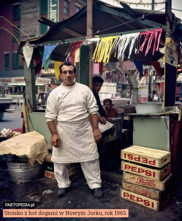 Stoisko z hot dogami w Nowym Jorku, rok 1963. 