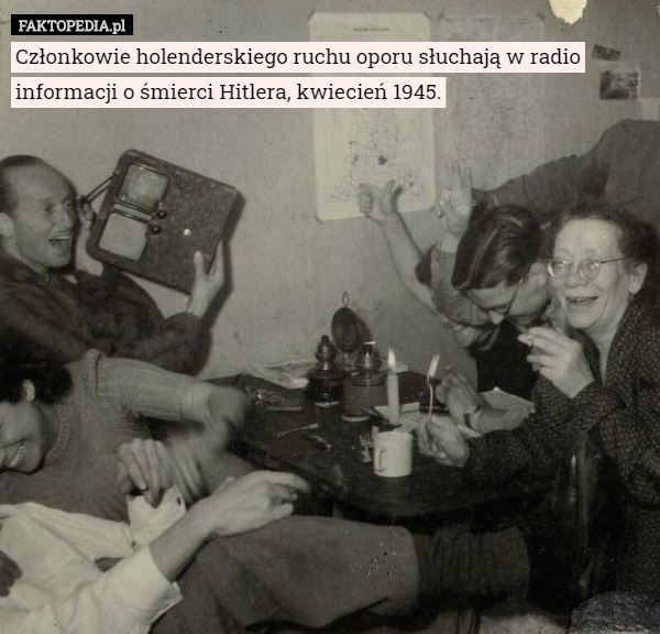 Członkowie holenderskiego ruchu oporu słuchają w radio informacji o śmierci Hitlera, kwiecień 1945. 